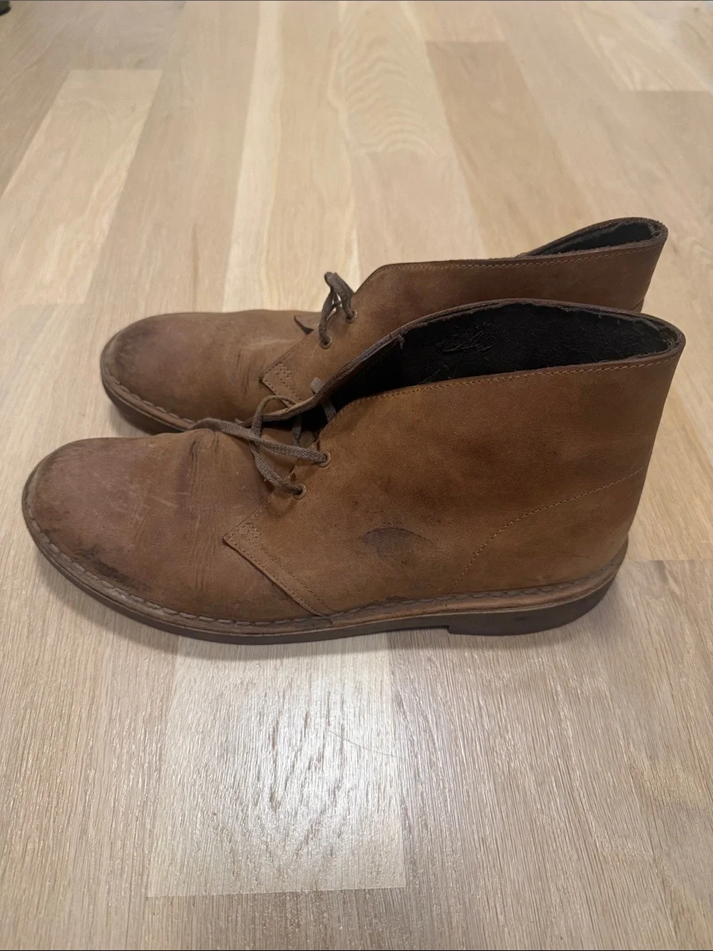 Clark’s Men's Brown Suede Chukka Boots - Classic Lace-Up Ankle Boots size 10.5